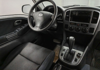 Подержанный автомобиль Suzuki Grand Vitara 2003 года (10 фото)