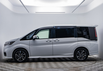 Подержанный автомобиль Honda Stepwgn 2019 года (8 фото)