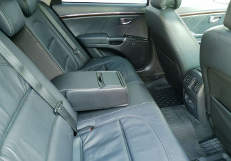 Подержанный автомобиль Hyundai Grandeur 2008 года (10 фото)