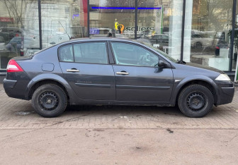 Подержанный автомобиль Renault Megane Sedan 2008 года (4 фото)