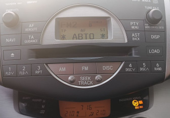Подержанный автомобиль Toyota RAV4 2006 года (15 фото)
