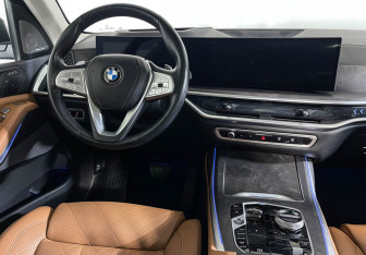 Подержанный автомобиль BMW X7 2022 года (15 фото)