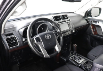 Подержанный автомобиль Toyota Land Cruiser Prado 2017 года (9 фото)