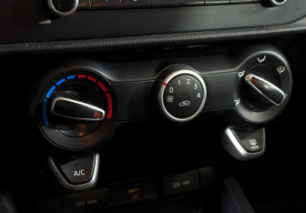 Подержанный автомобиль Kia Rio Hatchback 2021 года (20 фото)