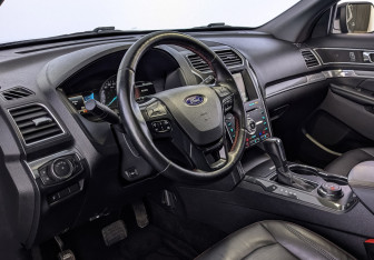 Подержанный автомобиль Ford Explorer 2016 года (15 фото)