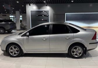 Подержанный автомобиль Ford Focus Sedan 2006 года (3 фото)