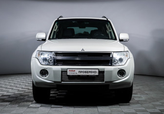Подержанный автомобиль Mitsubishi Pajero 2013 года (2 фото)