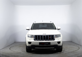 Подержанный автомобиль Jeep Grand Cherokee 2012 года (2 фото)