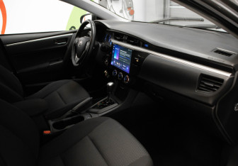 Подержанный автомобиль Toyota Corolla Sedan 2014 года (27 фото)