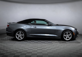 Подержанный автомобиль Chevrolet Camaro Convertible 2019 года (4 фото)