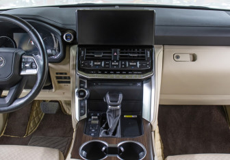 Подержанный автомобиль Toyota Land Cruiser Suv 2022 года (17 фото)