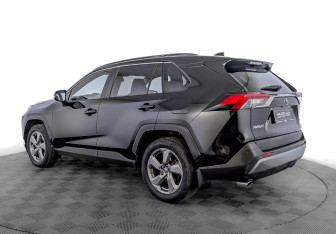 Подержанный автомобиль Toyota RAV4 2020 года (7 фото)