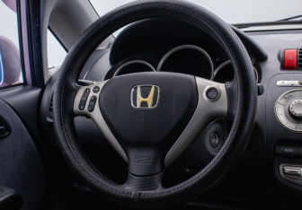 Подержанный автомобиль Honda Jazz 2008 года (15 фото)