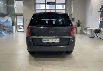 Подержанный автомобиль Opel Zafira Compactvan 2011 года (5 фото)