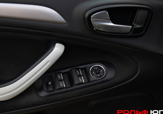 Подержанный автомобиль Ford Galaxy 2011 года (14 фото)