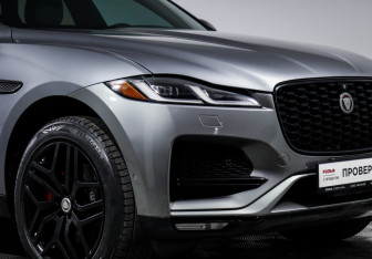 Подержанный автомобиль Jaguar F-Pace 2021 года (18 фото)