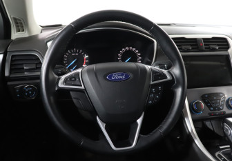 Подержанный автомобиль Ford Mondeo Sedan 2016 года (18 фото)