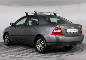 Подержанный автомобиль Toyota Corolla Sedan 2004 года (7 фото)