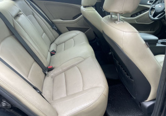 Подержанный автомобиль Kia Optima Sedan 2012 года (11 фото)