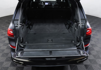 Подержанный автомобиль BMW X7 2019 года (10 фото)