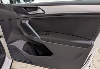 Подержанный автомобиль Volkswagen Tiguan 2021 года (25 фото)