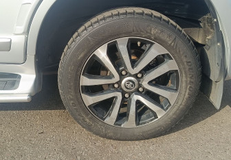 Подержанный автомобиль Toyota Land Cruiser Suv 2015 года (12 фото)