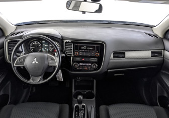 Подержанный автомобиль Mitsubishi Outlander 2012 года (14 фото)