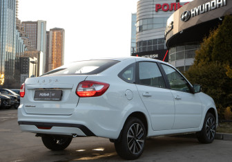 Подержанный автомобиль LADA (ВАЗ) Granta Liftback 2024 года (4 фото)