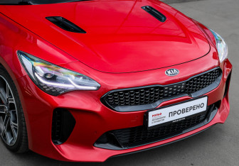 Подержанный автомобиль Kia Stinger 2019 года (8 фото)