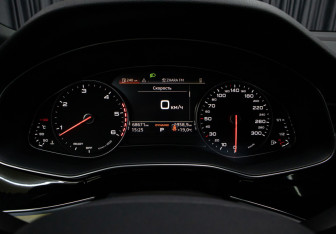 Подержанный автомобиль Audi Q8 2019 года (13 фото)