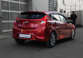 Подержанный автомобиль Hyundai Solaris Hatchback 2013 года (4 фото)