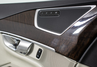 Подержанный автомобиль Volvo XC90 2016 года (17 фото)