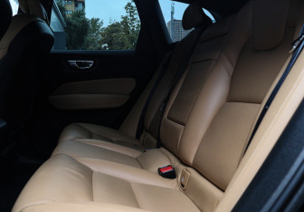 Подержанный автомобиль Volvo XC60 2019 года (8 фото)