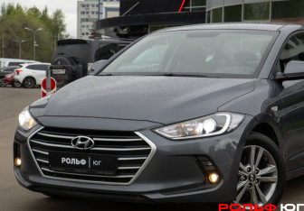 Подержанный автомобиль Hyundai Elantra Sedan 2017 года (20 фото)