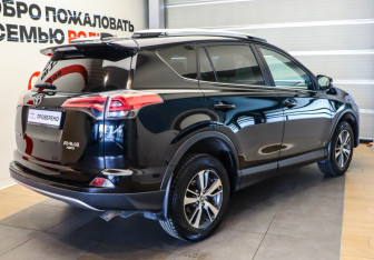 Подержанный автомобиль Toyota RAV4 2018 года (4 фото)