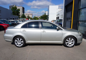 Подержанный автомобиль Toyota Avensis Liftback 2007 года (4 фото)