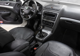 Подержанный автомобиль Skoda Octavia Liftback 2013 года (11 фото)