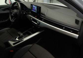 Подержанный автомобиль Audi A4 Sedan 2021 года (23 фото)