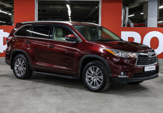 Подержанный автомобиль Toyota Highlander 2014 года (2 фото)