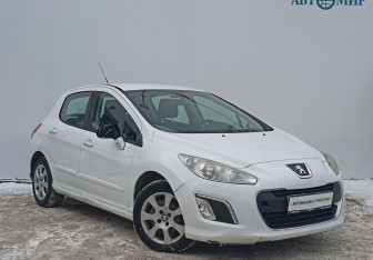 Подержанный автомобиль Peugeot 308 Hatchback 2012 года (3 фото)