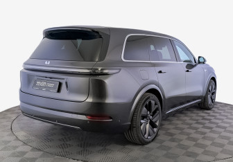 Подержанный автомобиль LiXiang L9 2023 года (5 фото)