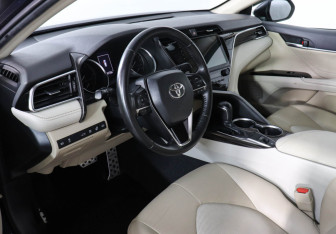Подержанный автомобиль Toyota Camry Sedan 2018 года (9 фото)
