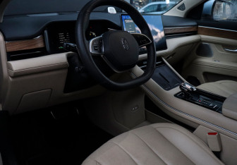 Подержанный автомобиль AITO M7 2023 года (17 фото)