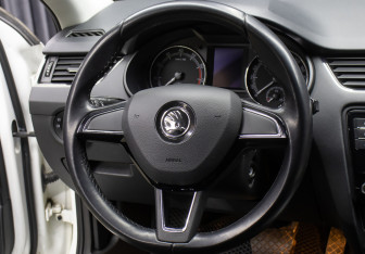 Подержанный автомобиль Skoda Octavia Liftback 2020 года (16 фото)