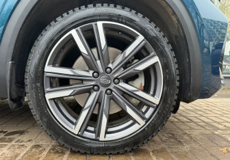 Подержанный автомобиль Geely Monjaro 2024 года (15 фото)