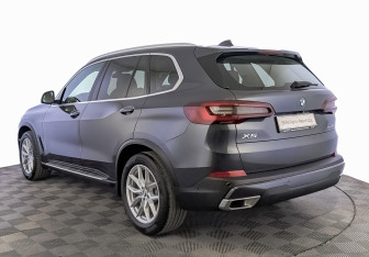 Подержанный автомобиль BMW X5 2020 года (7 фото)