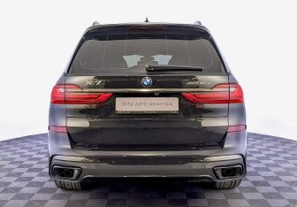 Подержанный автомобиль BMW X7 2021 года (6 фото)