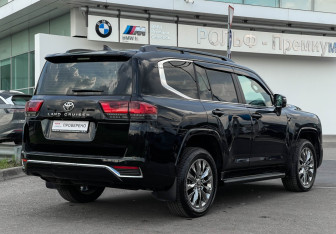 Подержанный автомобиль Toyota Land Cruiser Suv 2024 года (5 фото)