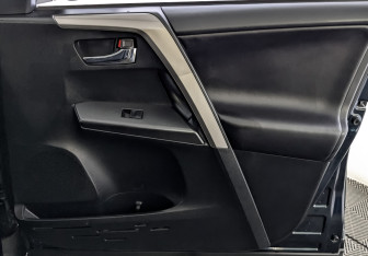 Подержанный автомобиль Toyota RAV4 2018 года (24 фото)