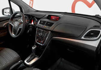 Подержанный автомобиль Opel Mokka 2013 года (9 фото)